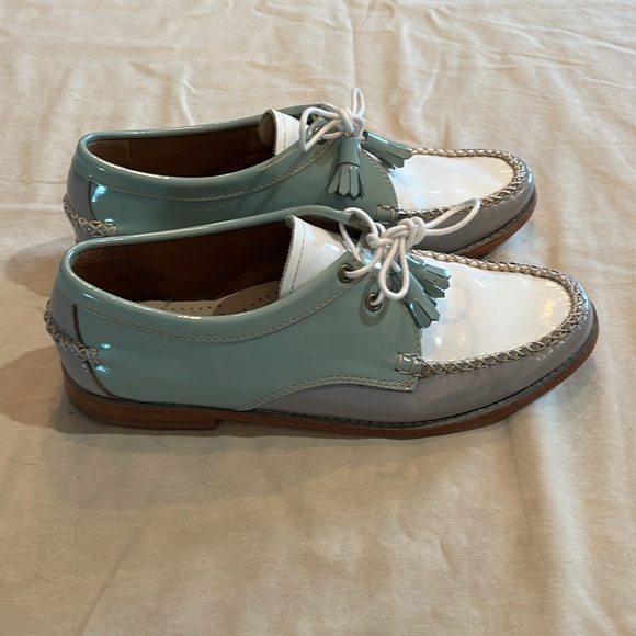 G.H. Bass & Co. Weejuns Winnie lace up shoe. Size 9 Green, gray and white. - Picture 4 of 11